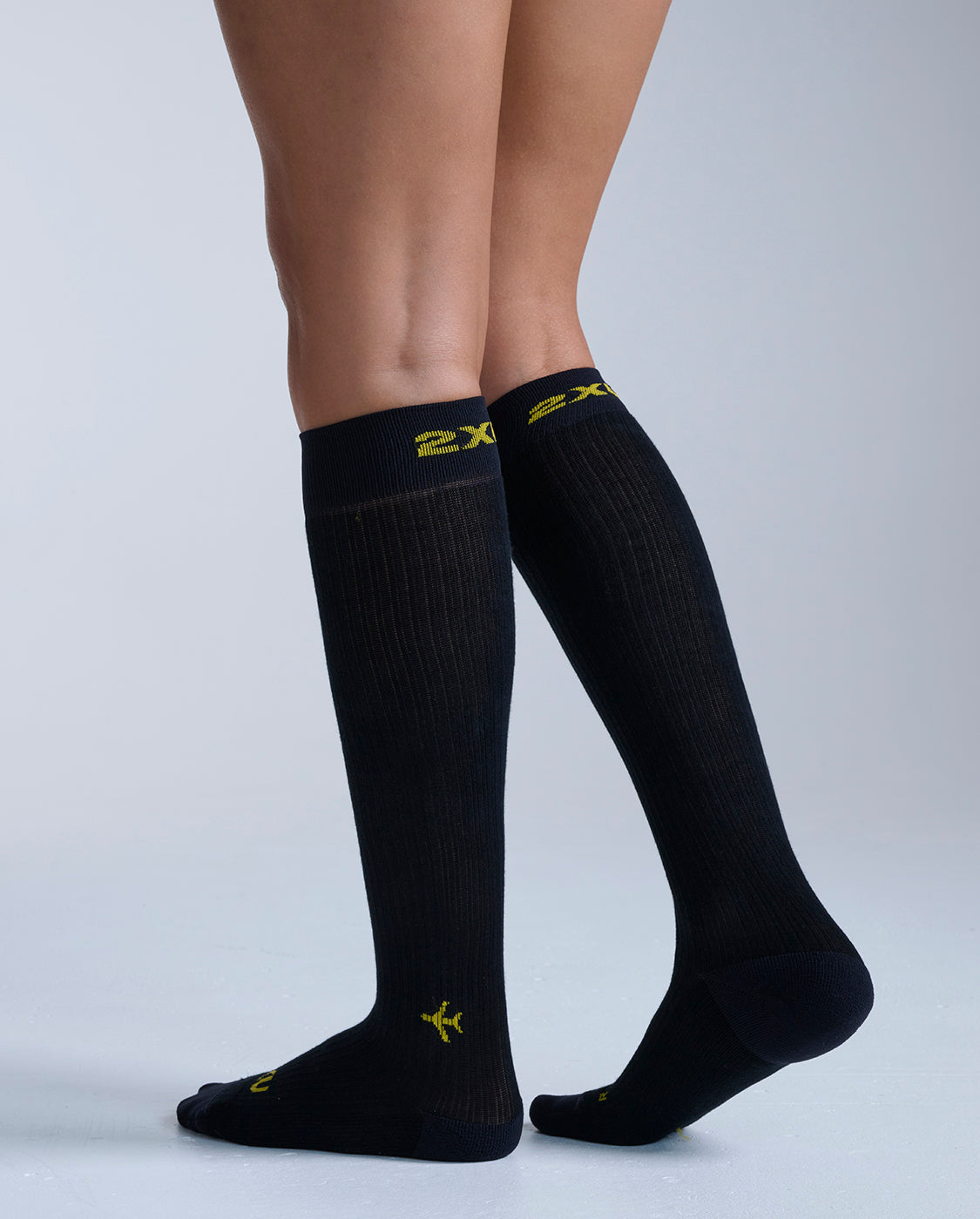 Flight Bamboo Charcoal Compression Socks – 2XU US