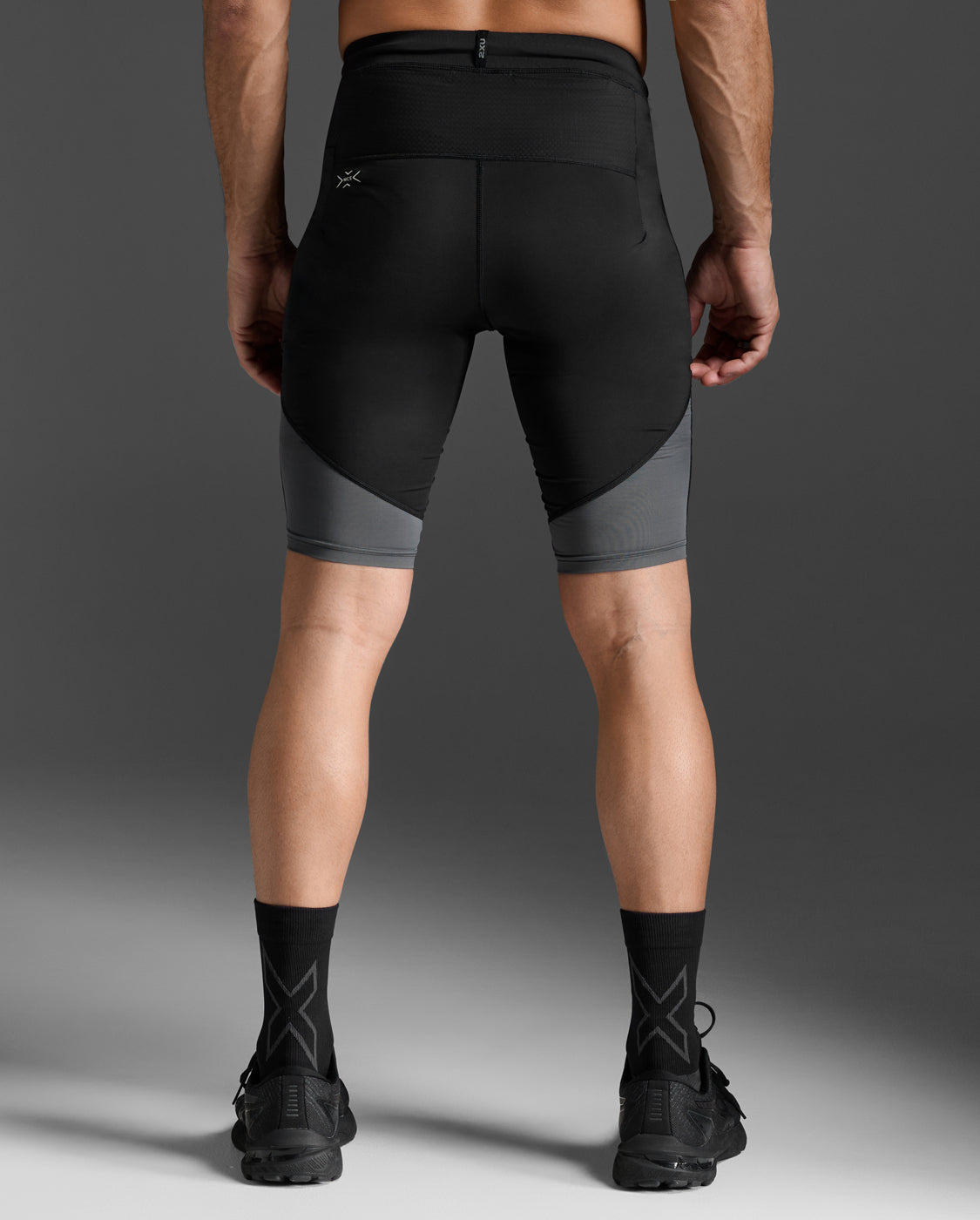 2XU Light Speed Mid-Rise Short De Compression 2XU Women's Light Speed Mid- Rise - Noir Or Réfléchissant, Léger Pour La Course