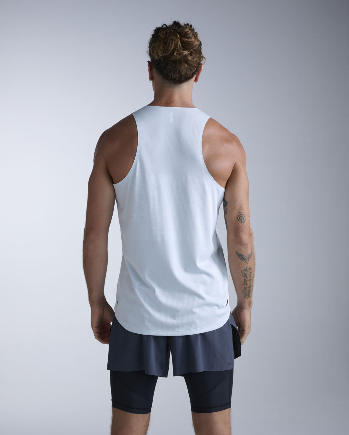 Mens Workout Tops - Sleeveless Tank Tops & Singlets – 2XU US