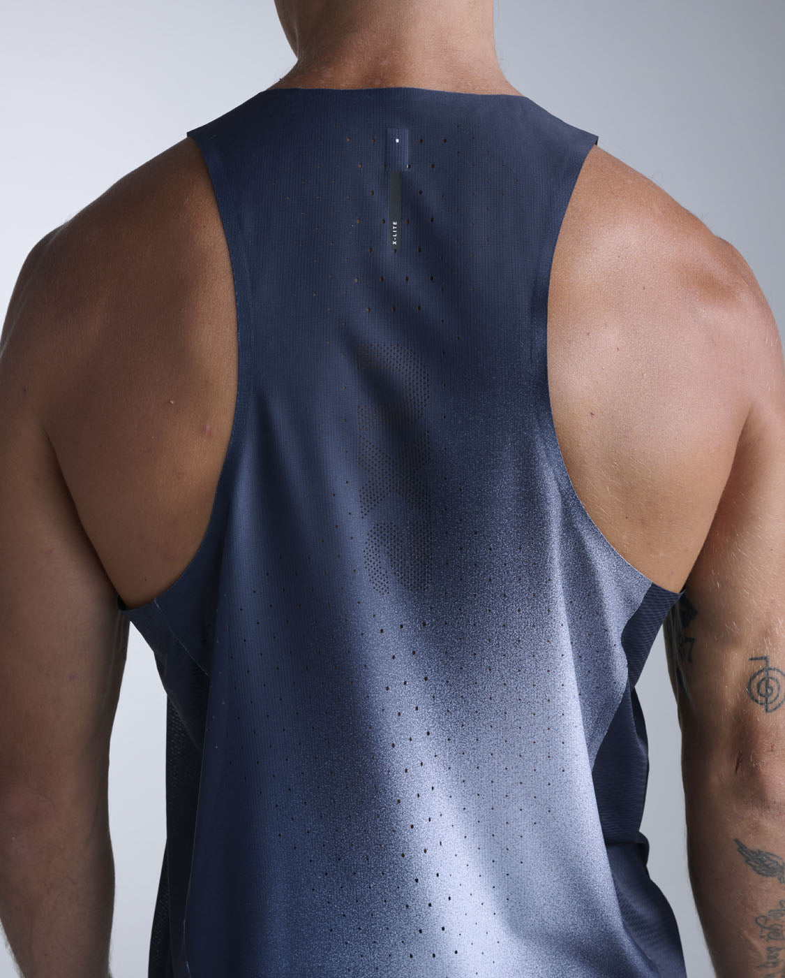 Mens Workout Tops - Sleeveless Tank Tops & Singlets – 2XU US