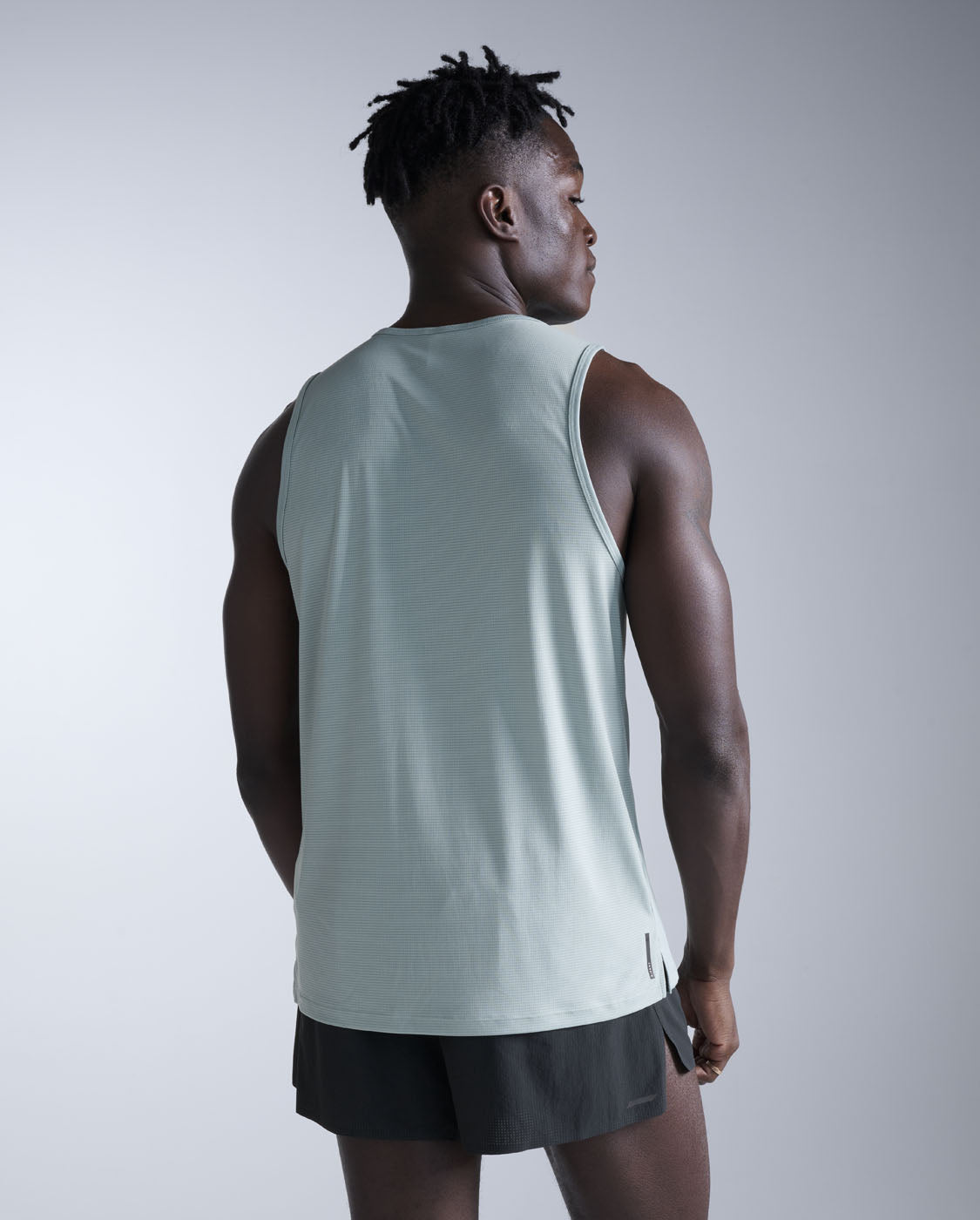 Mens Workout Tops - Sleeveless Tank Tops & Singlets – 2XU US