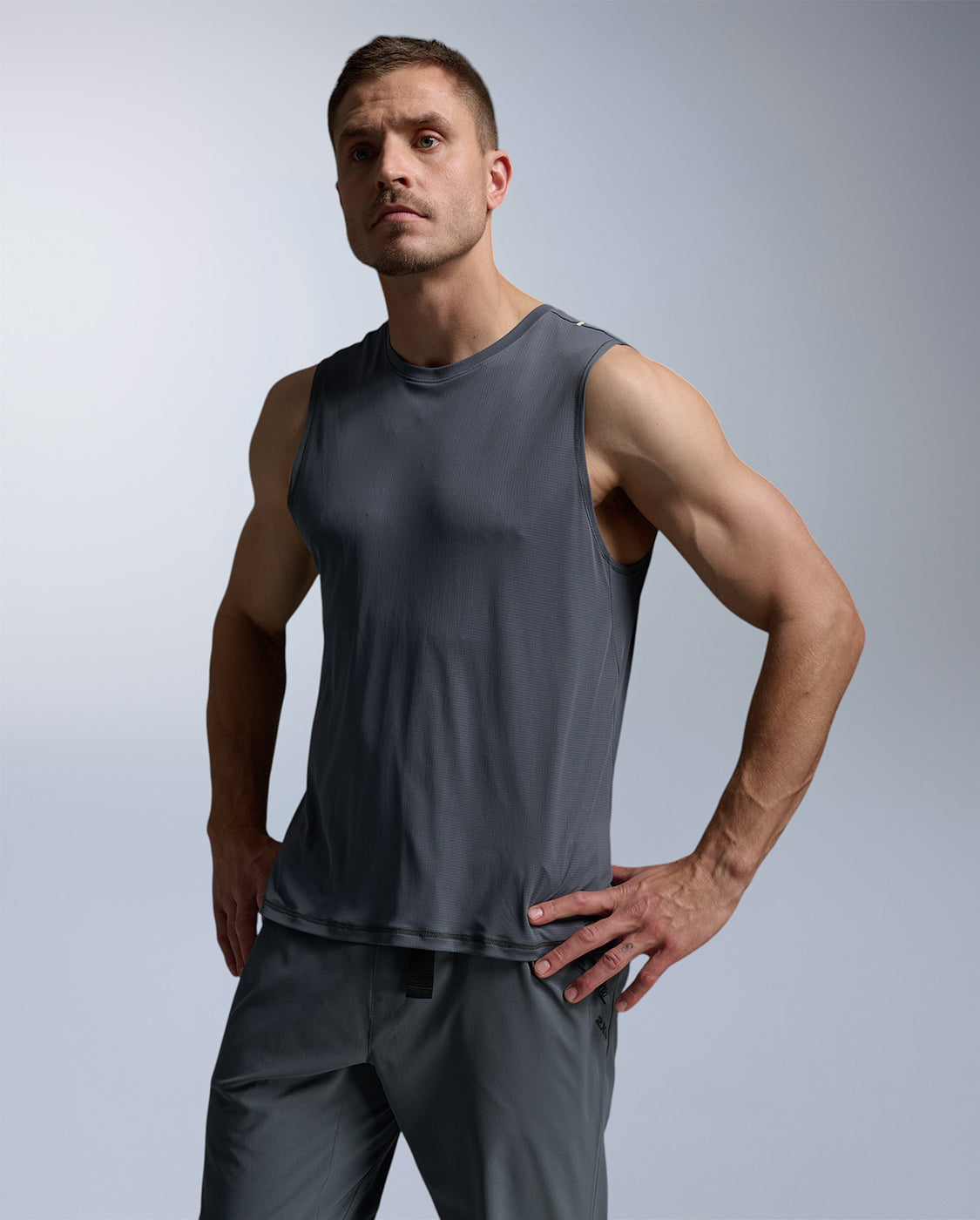 Mens Workout Tops - Sleeveless Tank Tops & Singlets – 2XU US
