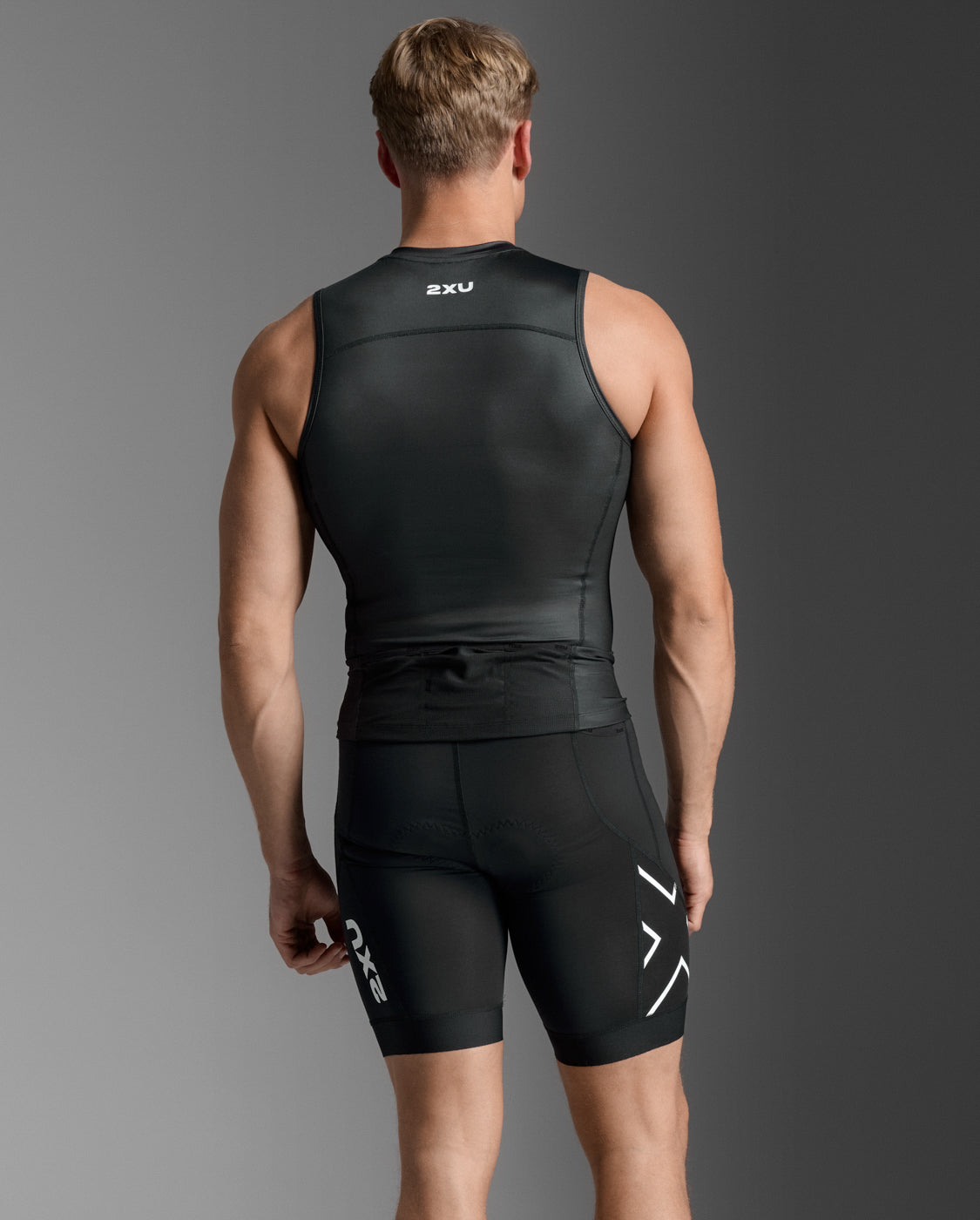 トライアスロン用、2XU sizeSM。 Core Tri Tank – 2XU US
