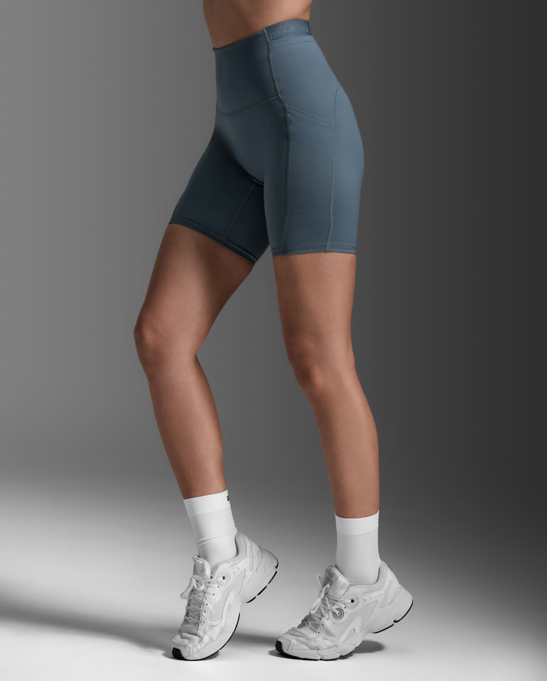 Form Stash Hi-Rise 6" Compression Short with Pockets