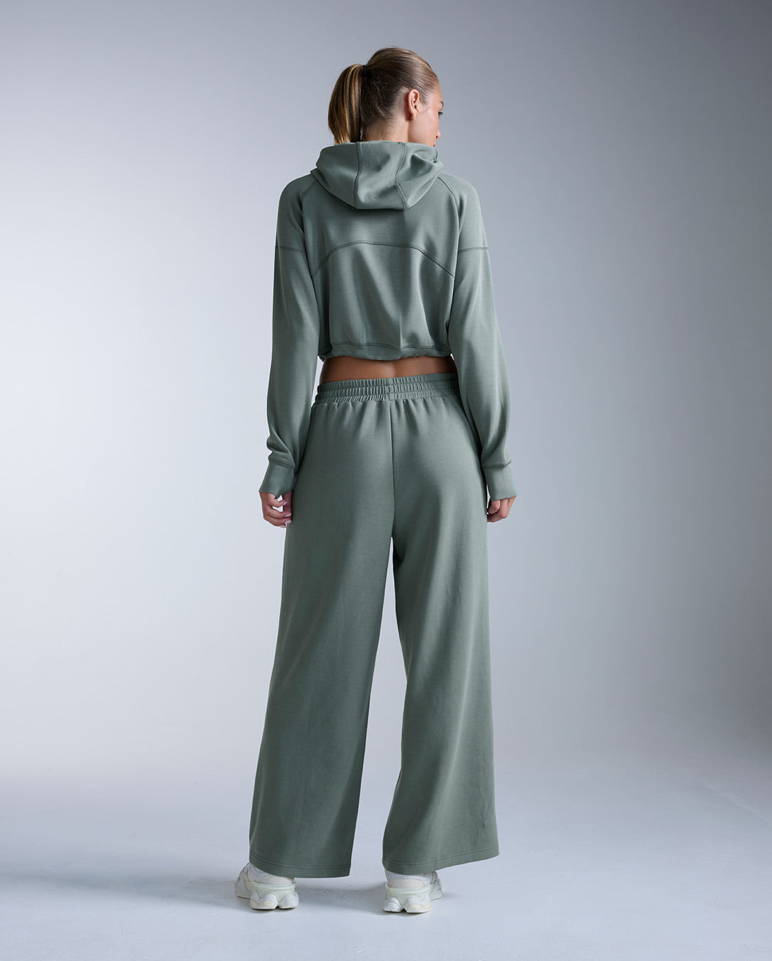 Wonderluxe Sand Washed Cropped Hoodie – 2XU US