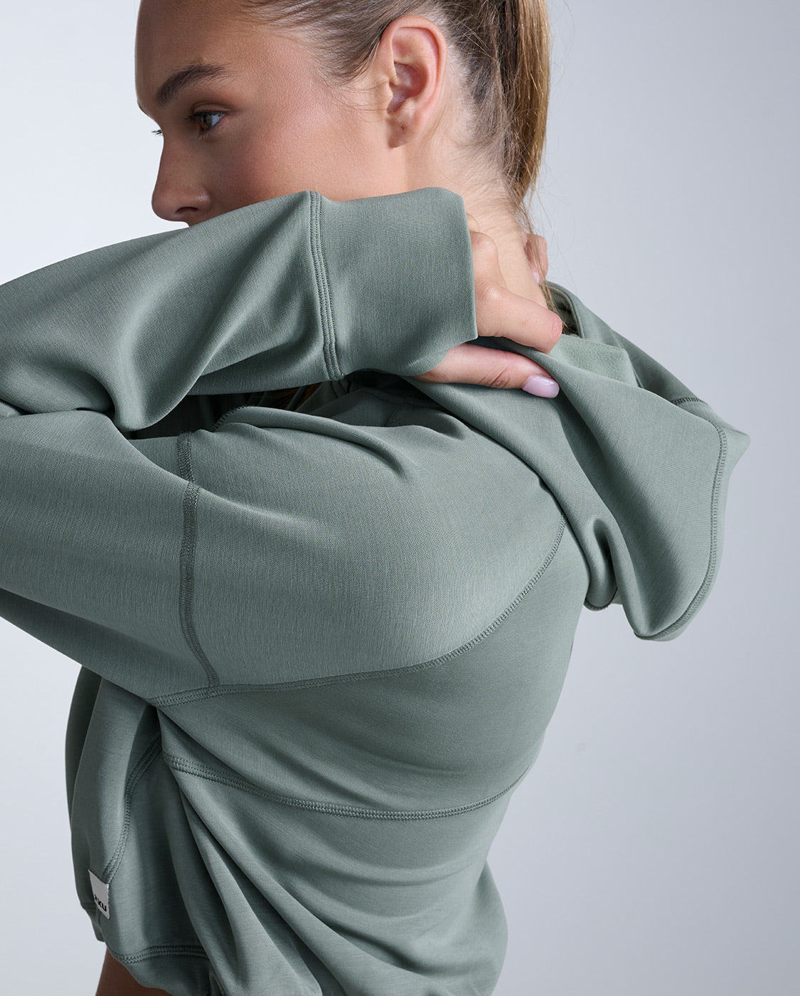 Wonderluxe Sand Washed Cropped Hoodie – 2XU US